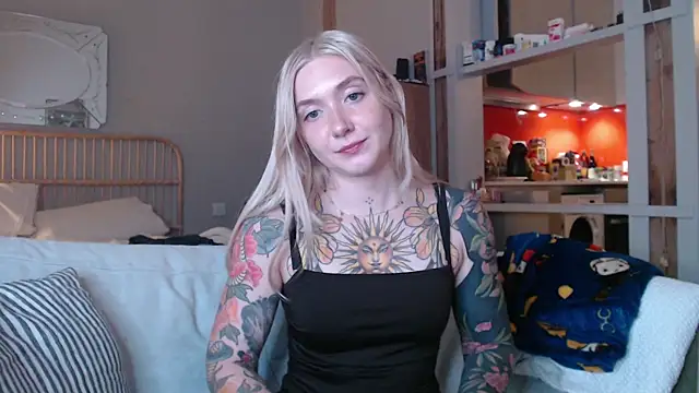 Snapshot of tattoobbgirl chatting on March 20, 2025, 6:09 pm tattoobbgirl online show from March 20, 2025, 6:09 pm
