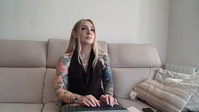 tattoobbgirl online show from July 28, 2026, 2:24 pm