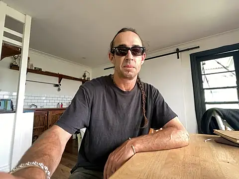 mastertittiefkr online show from November 17, 2025, 2:39 am