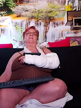 QueenPammy1 online show from March 5, 2025, 1:17 pm