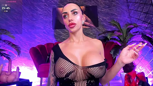 IzabelaTessa online show from June 15, 2026, 7:38 pm
