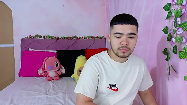 Snapshot of _mia_and_mike_ chatting on September 16, 2025, 12:50 pm  mia and mike  online show from September 16, 2025, 12:50 pm