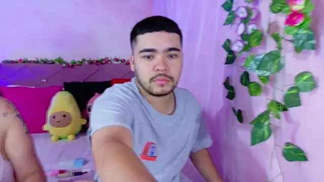 Snapshot of _mia_and_mike_ chatting on October 6, 2025, 12:46 pm  mia and mike  online show from October 6, 2025, 12:46 pm