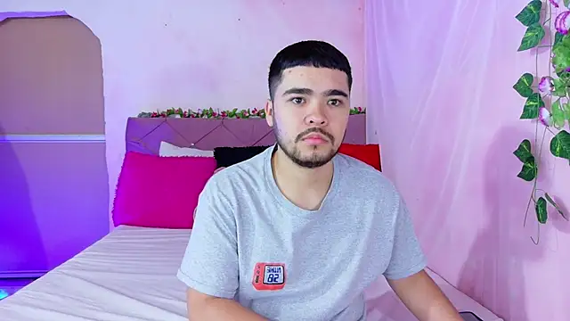 Snapshot of _mia_and_mike_ chatting on October 14, 2025, 12:50 pm  mia and mike  online show from October 14, 2025, 12:50 pm