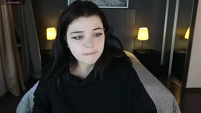 SHERI BELTON online show from December 18, 2025, 7:42 pm