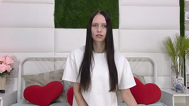 Snapshot of TaraHarris chatting on October 9, 2025, 9:18 am TaraHarris online show from October 9, 2025, 9:18 am