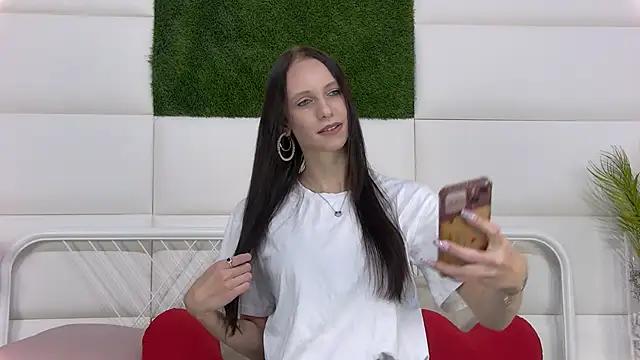 Snapshot of TaraHarris chatting on October 19, 2025, 8:26 am TaraHarris online show from October 19, 2025, 8:26 am