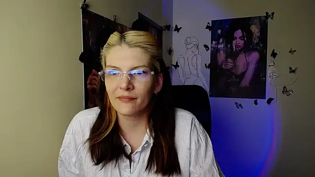 VanessaRey  online show from April 24, 2026, 4:20 pm