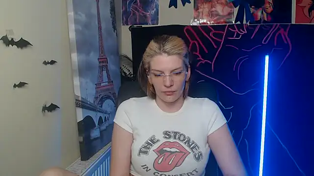 VanessaRey  online show from April 30, 2026, 8:57 pm
