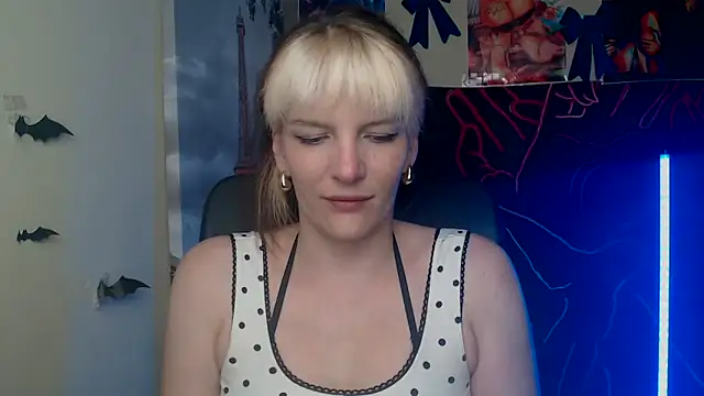 VanessaRey  online show from May 10, 2026, 4:23 pm