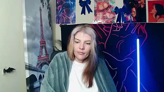 VanessaRey  online show from May 17, 2026, 4:54 am