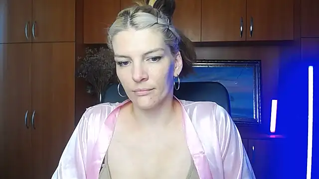 VanessaRey  online show from June 5, 2026, 6:52 am