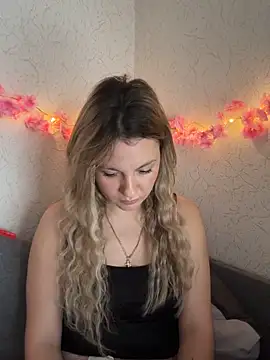 Snapshot of mollygirll chatting on October 13, 2025, 9:42 am mollygirll online show from October 13, 2025, 9:42 am