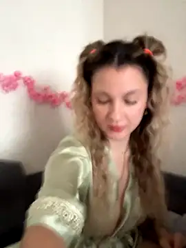 Snapshot of mollygirll chatting on October 16, 2025, 9:32 am mollygirll online show from October 16, 2025, 9:32 am