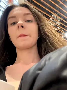 Snapshot of MilaBee chatting on October 23, 2025, 9:19 am MilaBee online show from October 23, 2025, 9:19 am