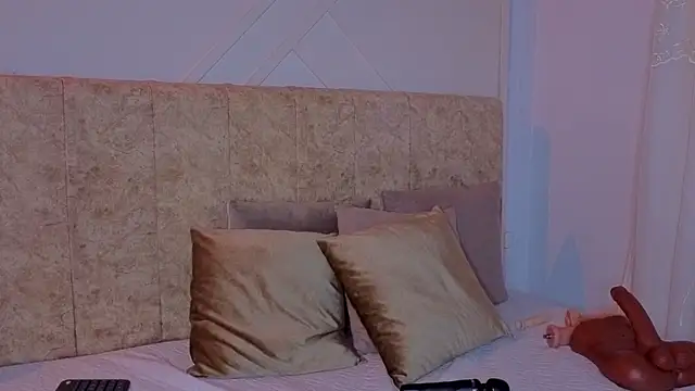 angelinarouse  online show from June 13, 2026, 3:15 am
