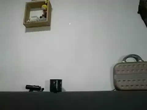 Amadamilf1980 online show from May 13, 2026, 4:04 pm