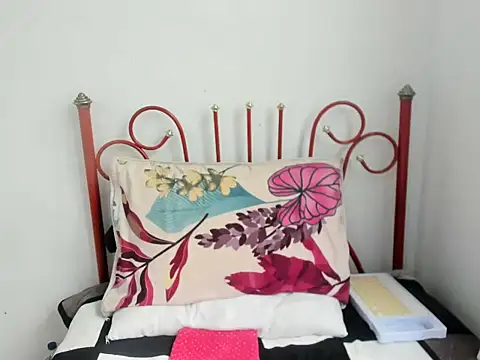 Snapshot of DulceXmile chatting on November 16, 2025, 6:46 pm DulceXmile online show from November 16, 2025, 6:46 pm