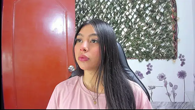 Sarahbrowm  online show from September 27, 2025, 5:51 pm