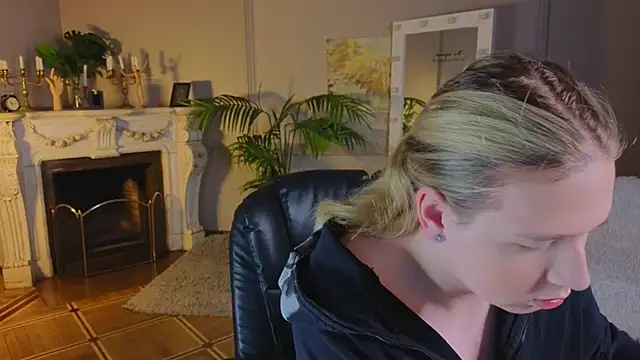 Snapshot of Jes_Solar chatting on October 6, 2025, 12:02 pm Jes Solar online show from October 6, 2025, 12:02 pm