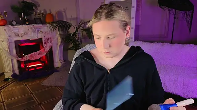 Snapshot of Jes_Solar chatting on October 31, 2025, 9:05 pm Jes Solar online show from October 31, 2025, 9:05 pm