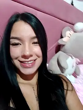 adrianagilton online show from October 5, 2025, 9:24 pm