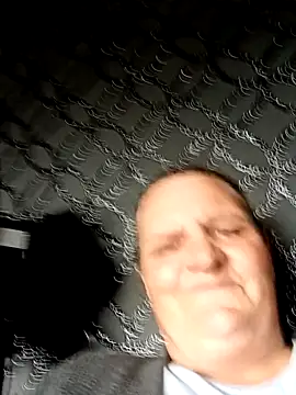 Snapshot of MissQueenBeex chatting on September 17, 2025, 12:18 pm MissQueenBeex online show from September 17, 2025, 12:18 pm