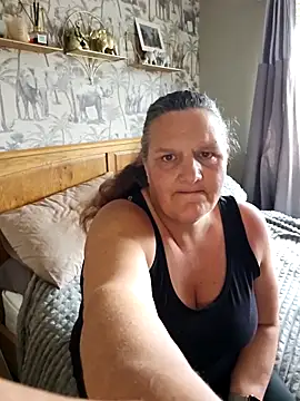 Snapshot of MissQueenBeex chatting on September 26, 2025, 10:41 am MissQueenBeex online show from September 26, 2025, 10:41 am