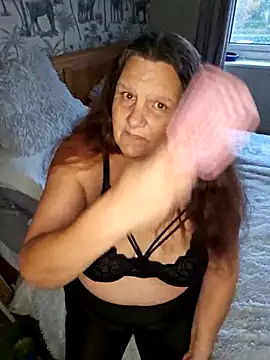 Snapshot of MissQueenBeex chatting on October 23, 2025, 7:51 am MissQueenBeex online show from October 23, 2025, 7:51 am