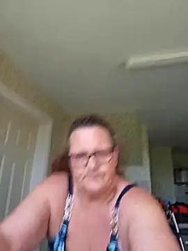 MissQueenBeex online show from May 2, 2026, 1:38 pm