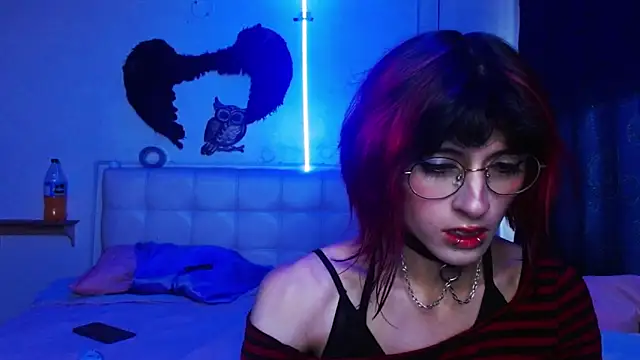 Snapshot of goth_minerva chatting on September 30, 2025, 2:00 pm goth minerva online show from September 30, 2025, 2:00 pm