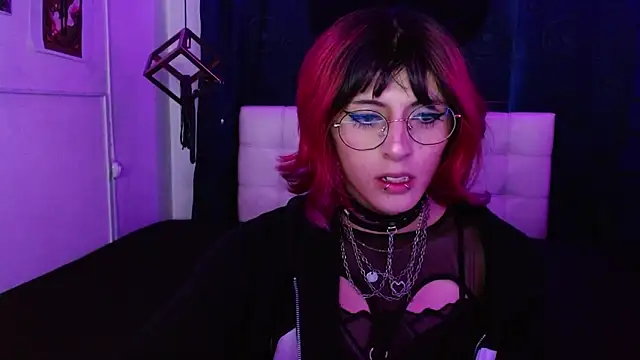 Snapshot of goth_minerva chatting on October 18, 2025, 1:23 pm goth minerva online show from October 18, 2025, 1:23 pm