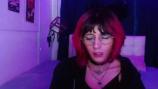 Snapshot of goth_minerva chatting on October 24, 2025, 1:51 pm goth minerva online show from October 24, 2025, 1:51 pm