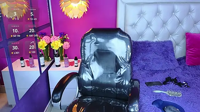 Snapshot of crystal_rouge chatting on October 18, 2025, 4:41 pm crystal rouge online show from October 18, 2025, 4:41 pm
