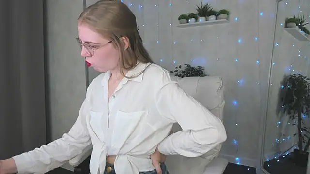 Snapshot of Joann_Shermann chatting on October 23, 2025, 1:16 am Joann Shermann online show from October 23, 2025, 1:16 am