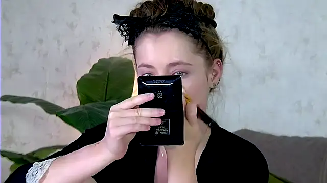 Snapshot of AshleyD_ chatting on October 6, 2025, 2:31 am AshleyD online show from October 6, 2025, 2:31 am