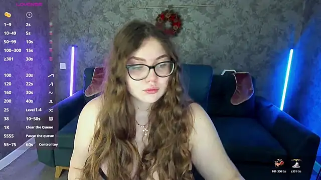 LuxSopphia online show from January 5, 2026, 8:01 pm