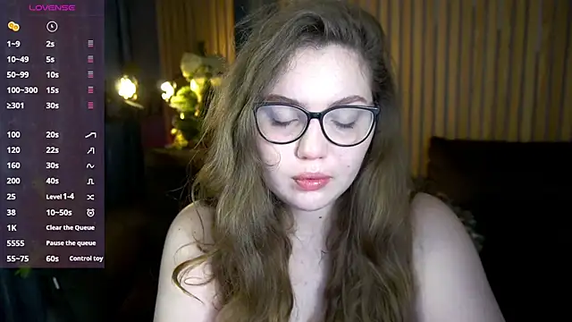 LuxSopphia online show from January 16, 2026, 8:13 pm