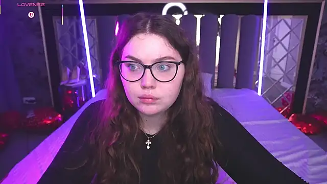 LuxSopphia online show from February 16, 2026, 8:05 pm