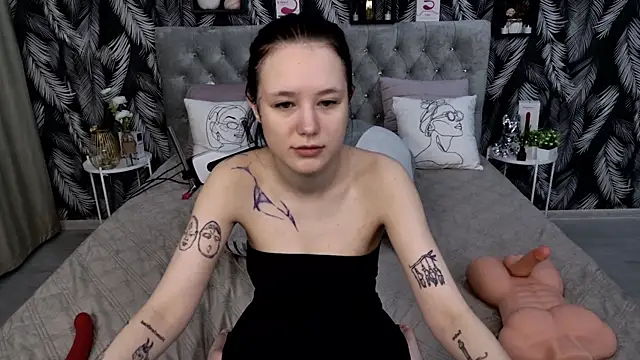 CarolineTenders online show from November 27, 2025, 1:07 am