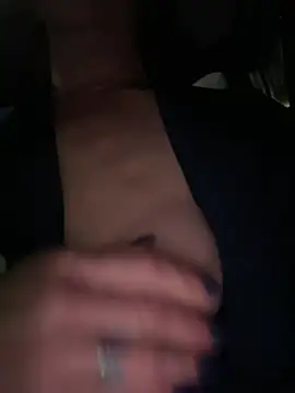 Lilbeezie81 online show from February 2, 2026, 3:27 am