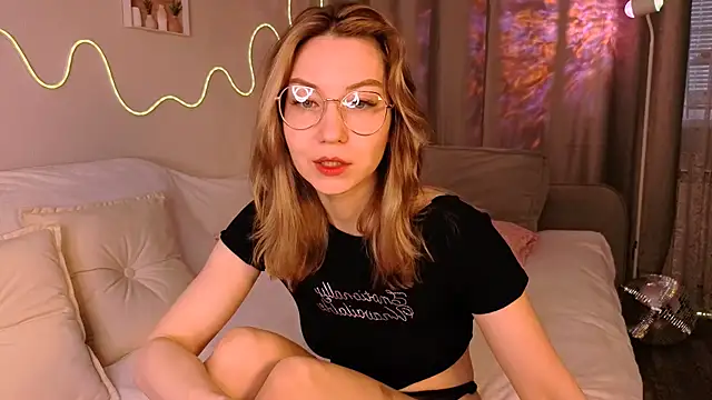 Snapshot of Lilo_Sims chatting on October 4, 2025, 2:42 am Lilo Sims online show from October 4, 2025, 2:42 am