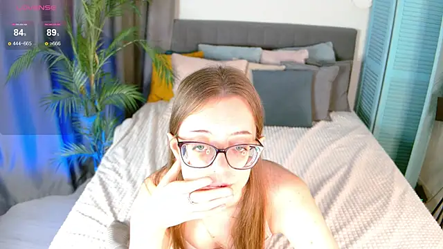 mila stare online show from September 9, 2025, 4:06 pm