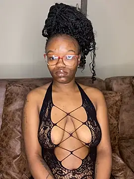 Snapshot of YummyMelanin117 chatting on February 11, 2026, 11:21 pm YummyMelanin117 online show from February 11, 2026, 11:21 pm