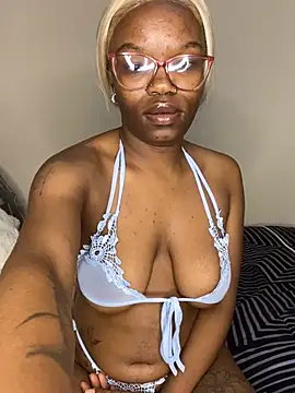 Snapshot of YummyMelanin117 chatting on February 16, 2026, 9:22 pm YummyMelanin117 online show from February 16, 2026, 9:22 pm