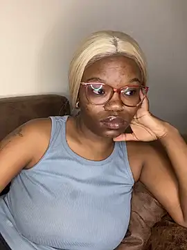 Snapshot of YummyMelanin117 chatting on February 22, 2026, 10:08 pm YummyMelanin117 online show from February 22, 2026, 10:08 pm