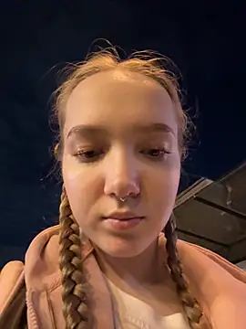 Snapshot of bambi_lu chatting on October 7, 2025, 4:26 pm bambi lu online show from October 7, 2025, 4:26 pm