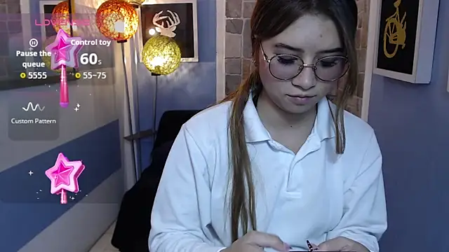 Snapshot of Fiorellaa_delsd chatting on October 22, 2025, 3:23 pm Fiorellaa delsd online show from October 22, 2025, 3:23 pm