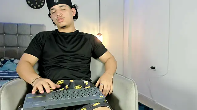 samxx muscle online show from November 8, 2025, 1:00 pm