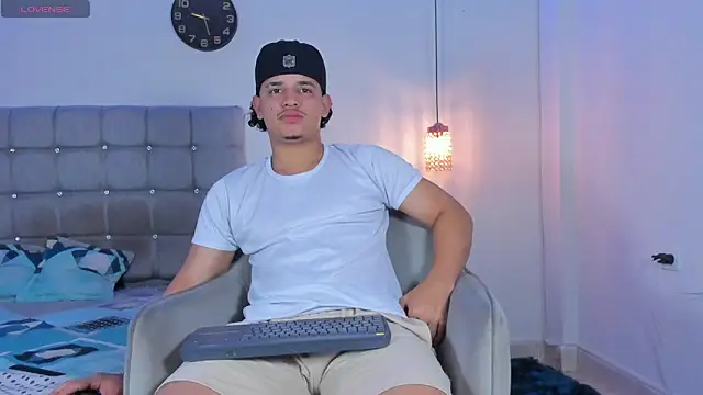 samxx muscle online show from November 10, 2025, 12:48 pm